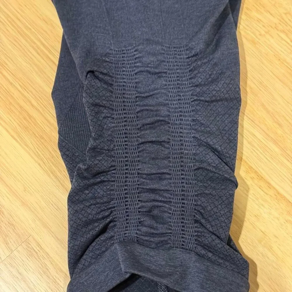 Lululemon Navy Blue Ruched Crop Leggings Size 6 Textured Yoga Pants